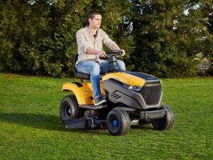 Stiga Tornado 598e - 48V/40Ah - Akku-Rasentraktor - mit Seitenauswurf